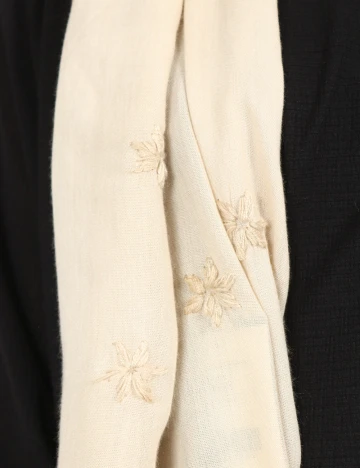 Esarfa Bershka, crem