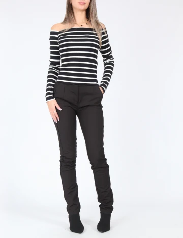 Pantaloni Bershka, negru