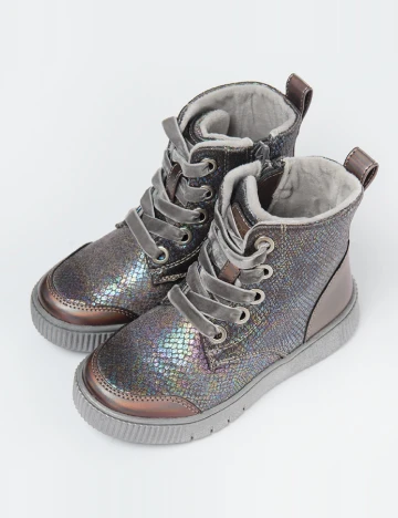 Ghete Cool Club, gri