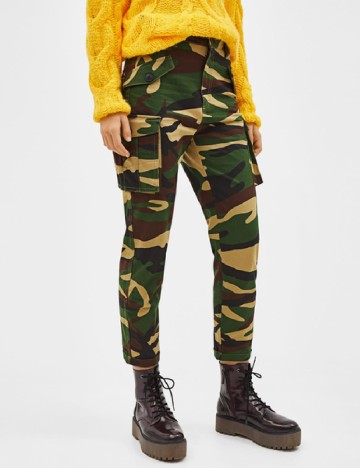 
						Pantaloni Bershka, army