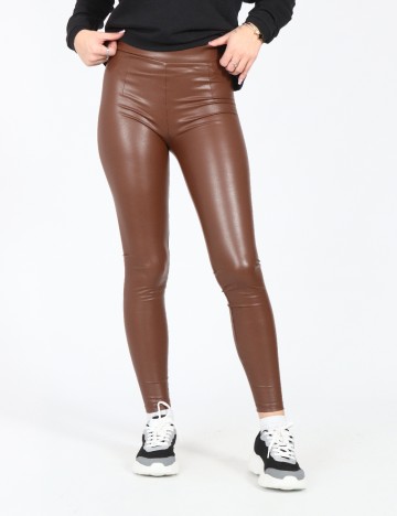 Pantaloni Bershka, maro