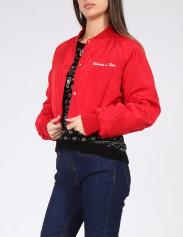 Jacheta Bershka, rosu