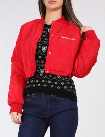 
						Jacheta Bershka, rosu