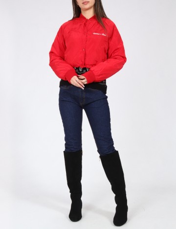 Jacheta Bershka, rosu