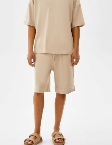 Pantaloni scurti Bershka, crem