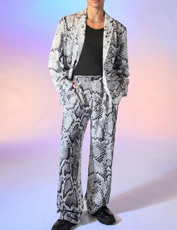 Costum SHEIN, imprimeu sarpe