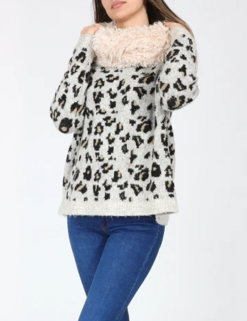 Esarfa circulara Bershka, crem