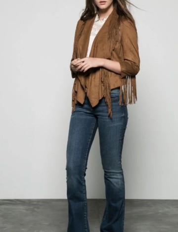 
						Jacheta Bershka, maro