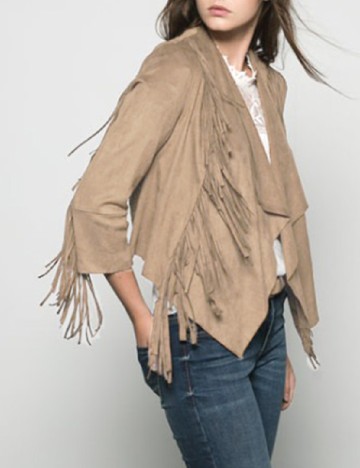 
						Jacheta Bershka, bej