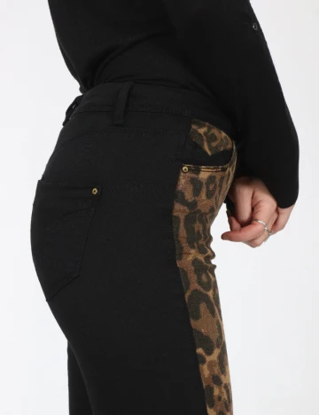 Blugi Bershka, animal print