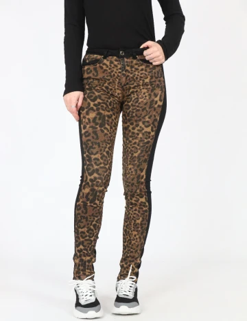 Blugi Bershka, animal print