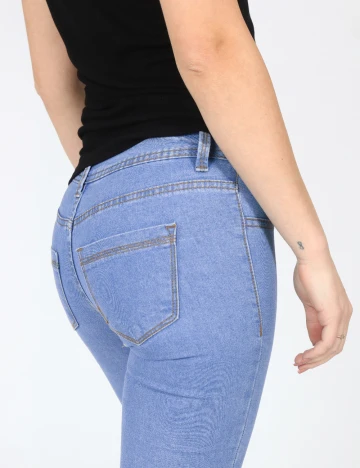 Blugi Bershka, albastru