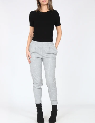 Pantaloni Bershka, gri Gri