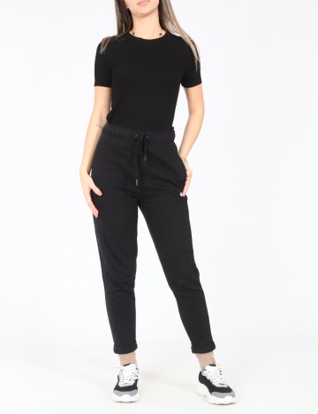 
						Pantaloni Bershka, negru