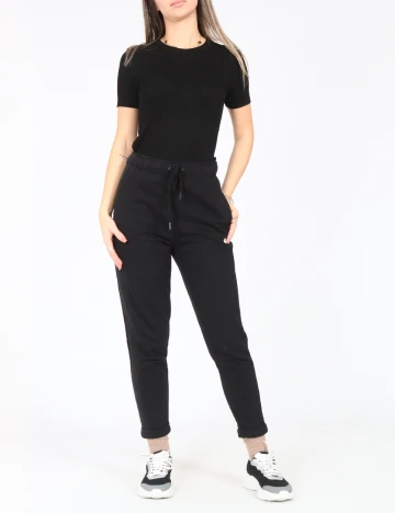 Pantaloni Bershka, negru