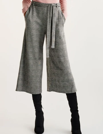 Pantaloni trei sferturi Pull&Bear, gri