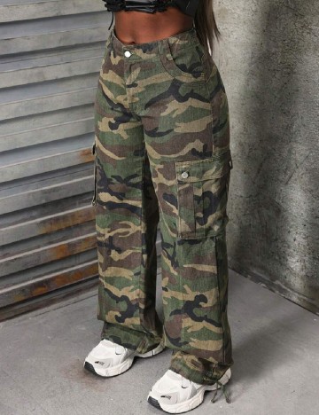 
						Pantaloni SHEIN, army