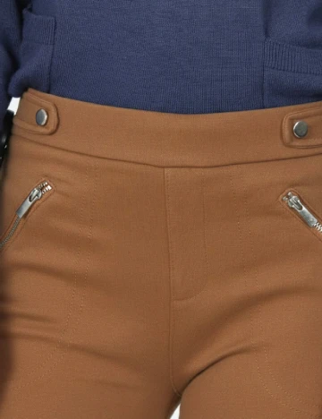 Pantaloni Bershka, maro