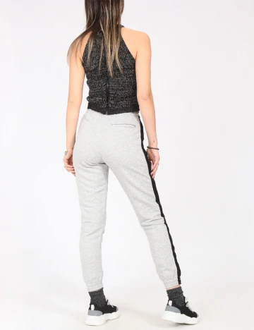 Pantaloni Bershka, gri