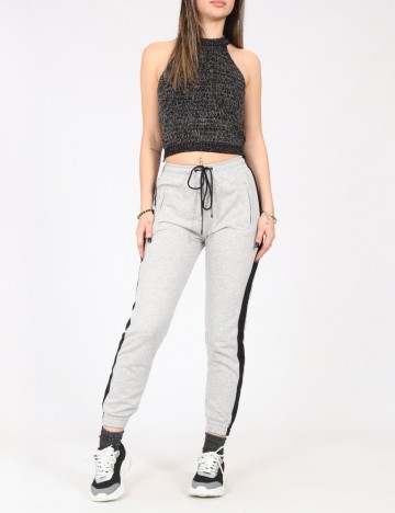 
						Pantaloni Bershka, gri