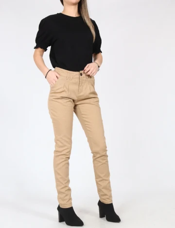 Pantaloni Bershka, maro