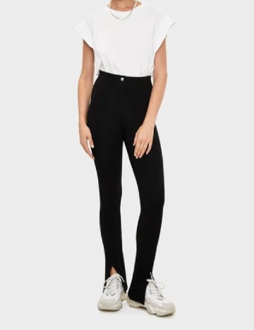 
						Pantaloni Bershka, negru