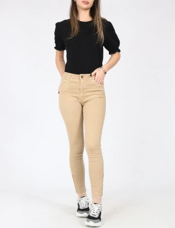 Pantaloni Bershka, maro
