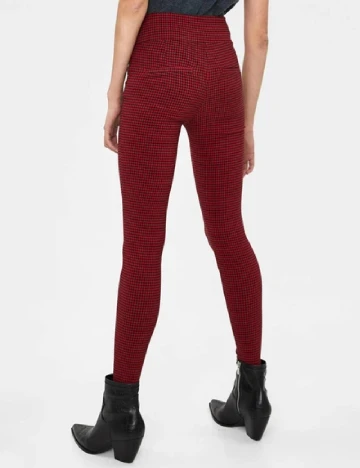 Pantaloni Bershka, rosu