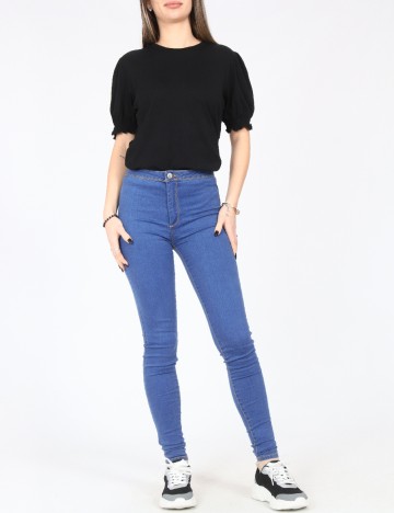 
						Blugi Bershka, albastru