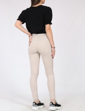 Pantaloni Bershka, crem