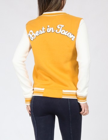 Jacheta Bershka, mustar