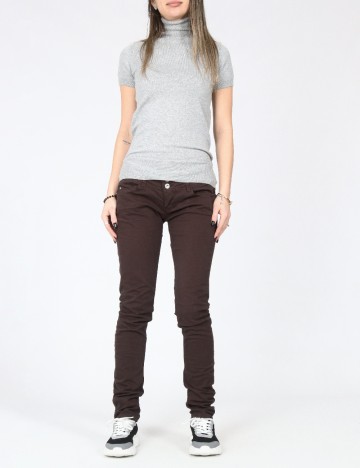 
						Pantaloni Bershka, maro