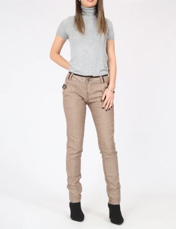 Pantaloni Bershka, maro