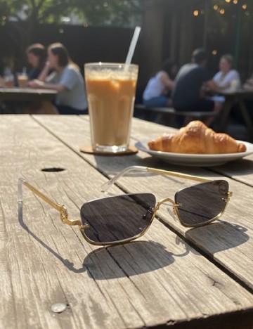 
						Ochelari de soare SHEIN, negru