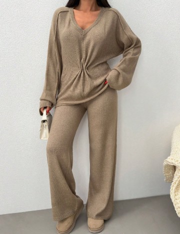 
						Compleu SHEIN, maro deschis