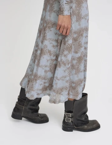 Fusta Ichi, albastru