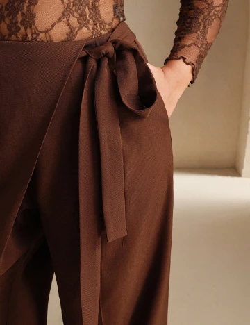 Pantaloni Anewsta Curve, maro