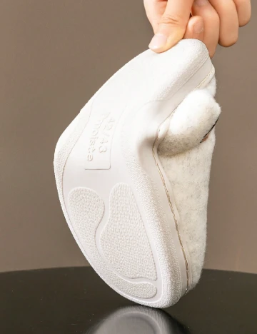 Papuci de Casa SHEIN, crem