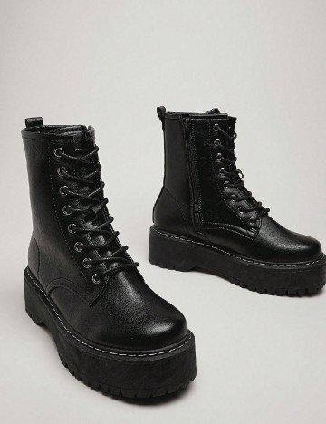 
						Bocanci SHEIN, negru