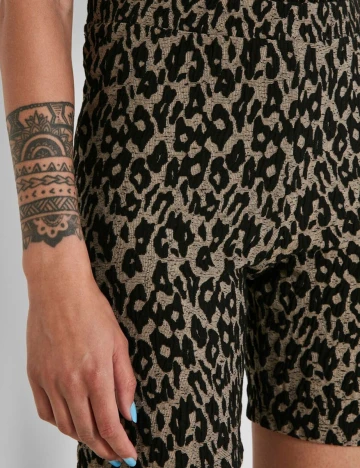 Pantaloni scurti Noisy May, animal print, M
