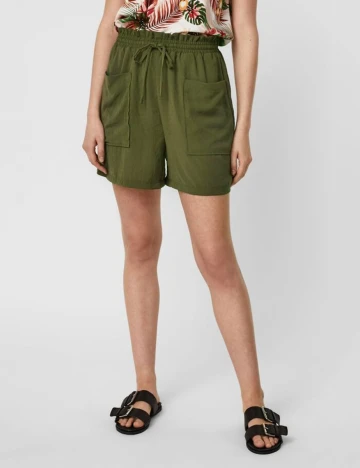 Pantaloni scurti Vero Moda, verde, 38