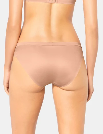 Chilot Triumph, nude