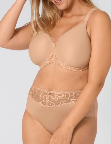 Chilot Triumph, nude, 46