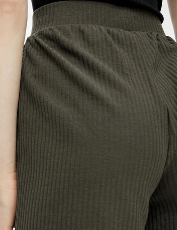 Pantaloni scurti Pieces, kaki, S