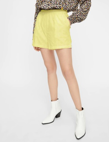 
						Pantaloni scurti Pieces, galben, L