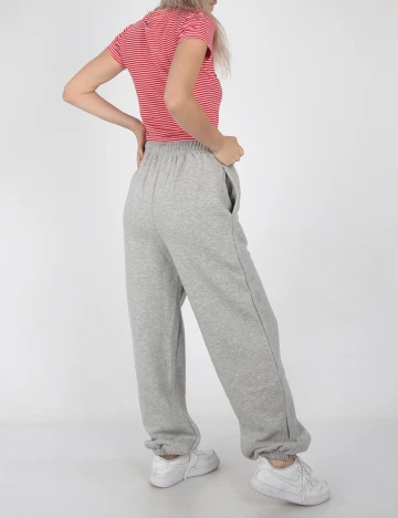Pantaloni PRETTYLITTLETHING, gri, M