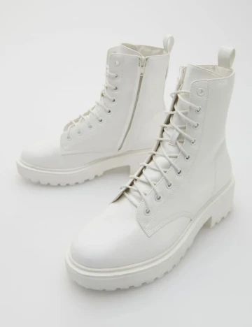 Ghete Reserved, alb, 37